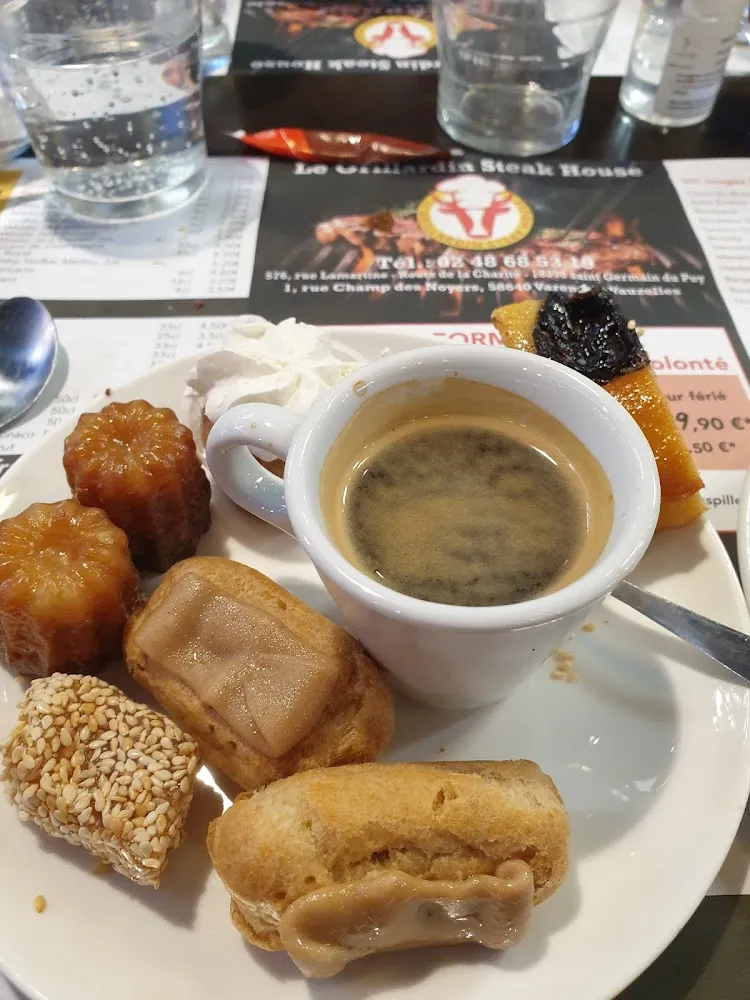 Café Et Pâtisseries Diverses